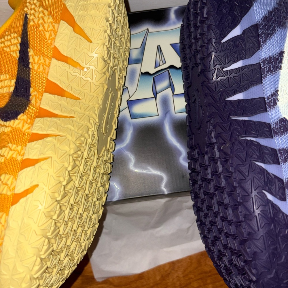 Nike JA 3
UNIVERSITY GOLD/SOFT YELLOW OR UNIVERSITE/JAUNE DOUX